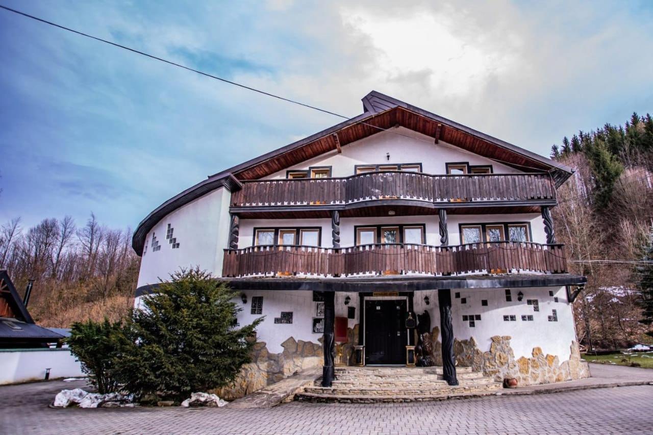 Casa Octavian Hotel Sucevita Exterior foto